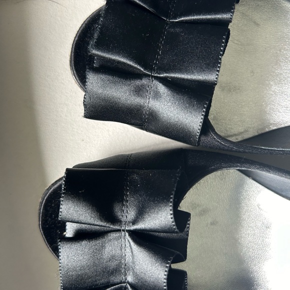 Stuart Weitzman, black satin sandals 7 - Picture 3 of 5